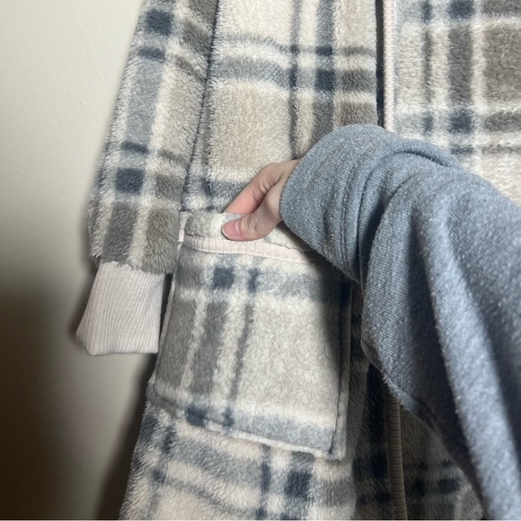 Koolaburra By UGG Cozy Shaggy Plush Cardigan Rib Port Cream Plaid - Picture 8 of 9